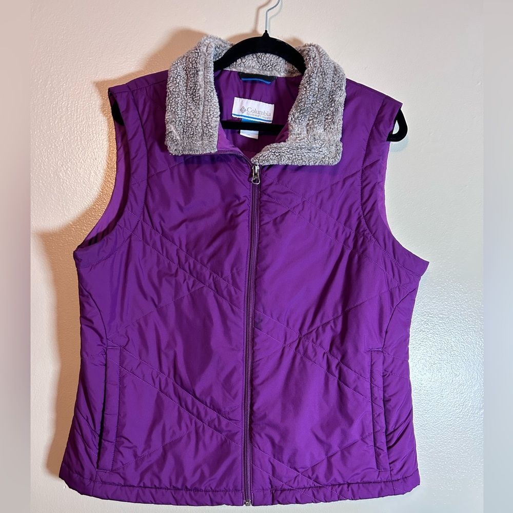 Columbia Zip Up Puffer Vest With Zipper Pockets Purple size XL